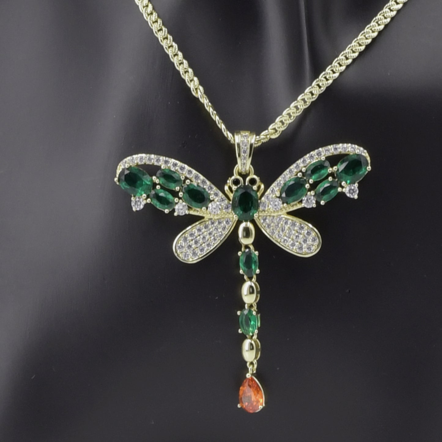 Cadena con dije de oro laminado