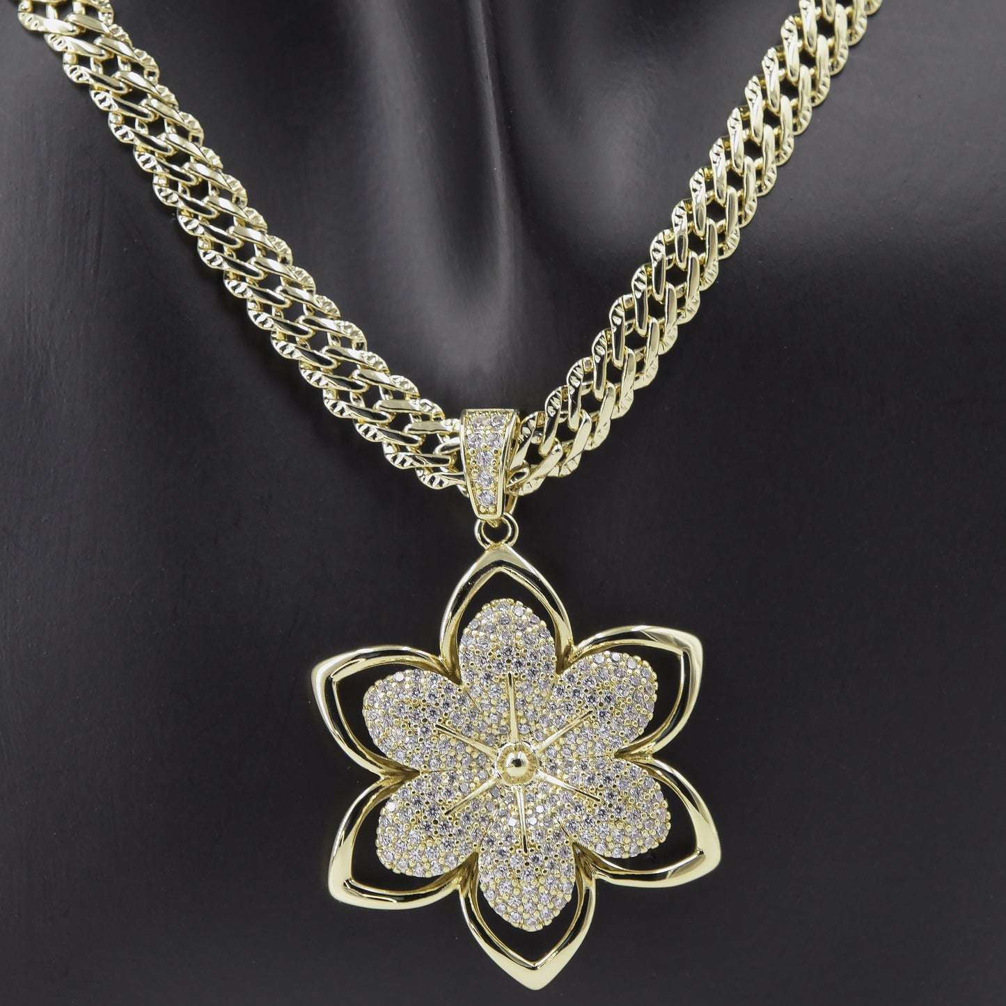 Cadena con dije oro laminado