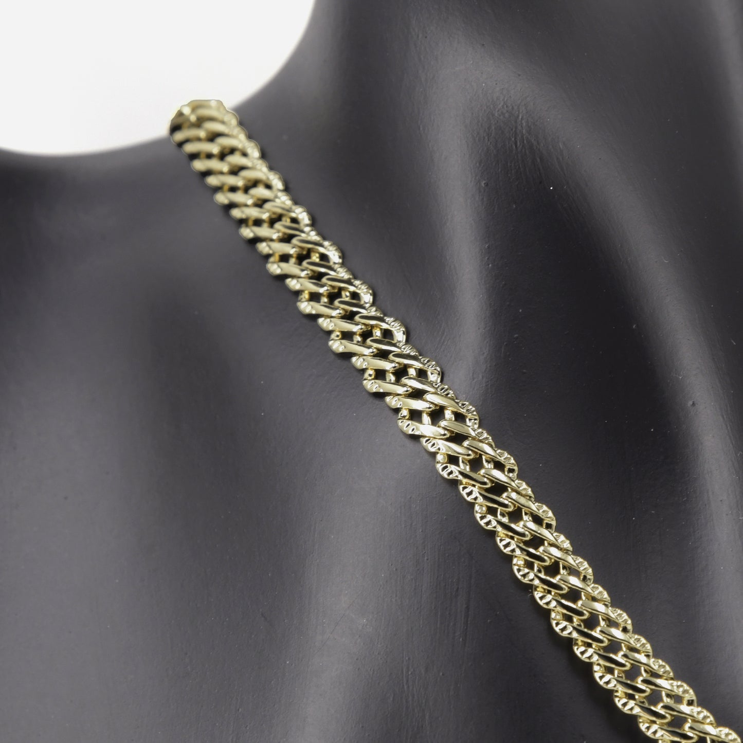 Cadena con dije oro laminado