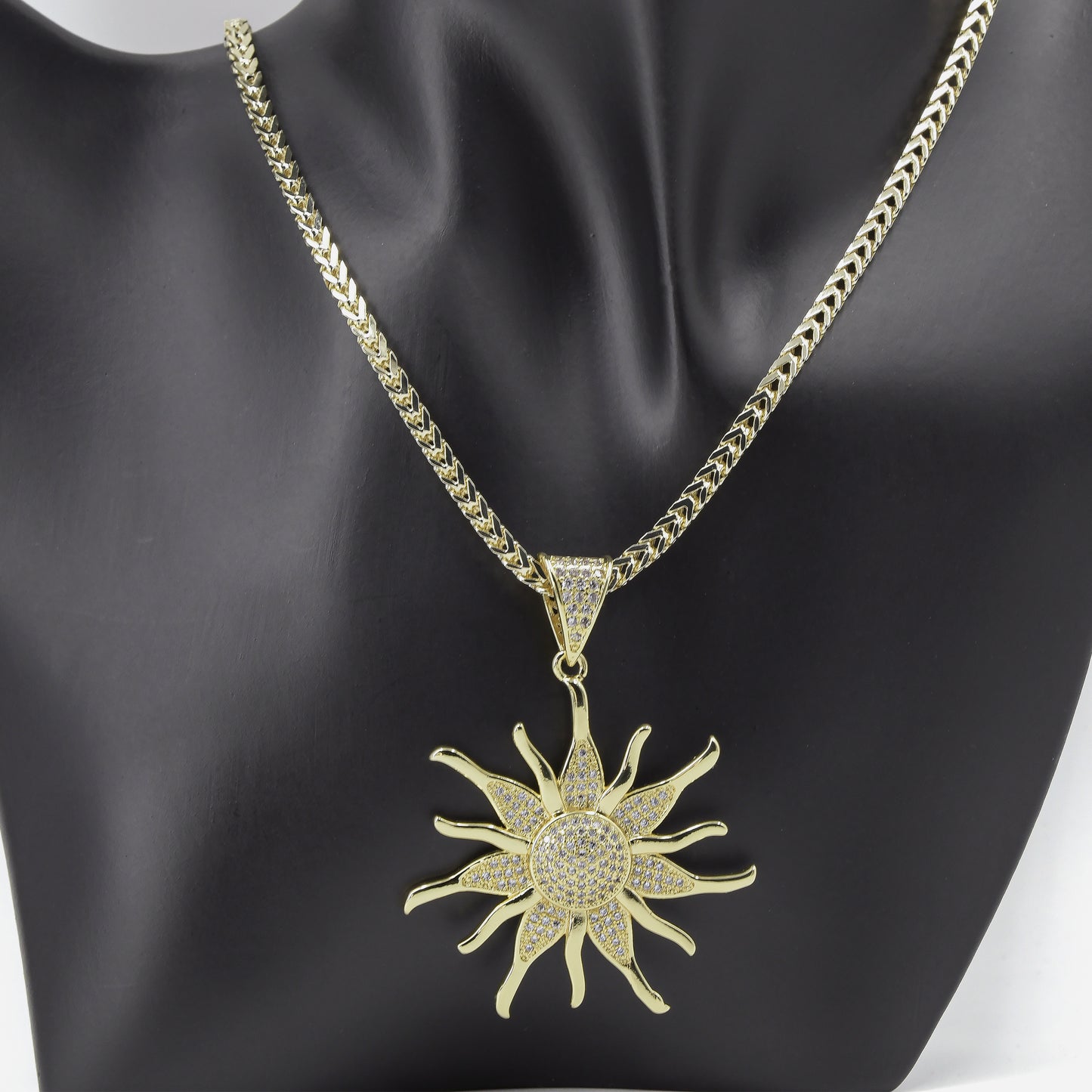 Cadena con dije de girasol oro laminado