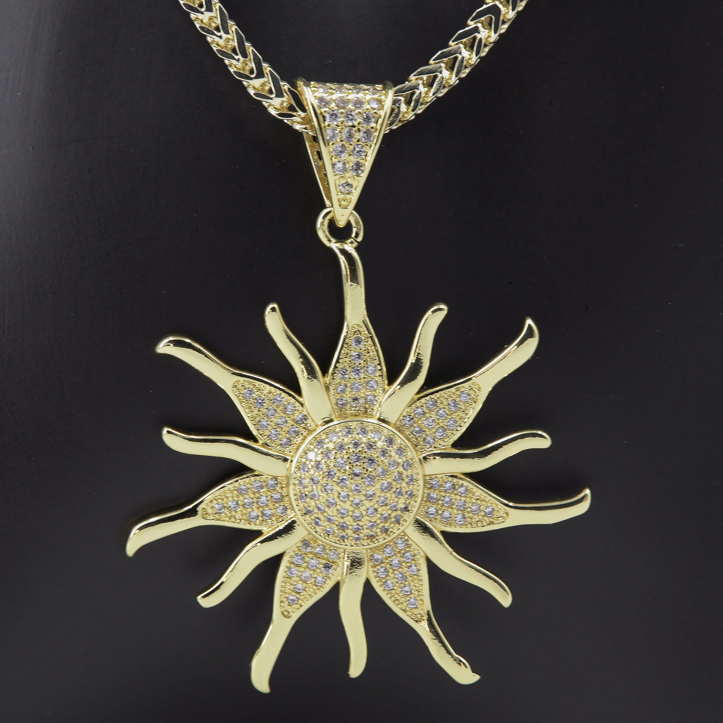 Cadena con dije de girasol oro laminado