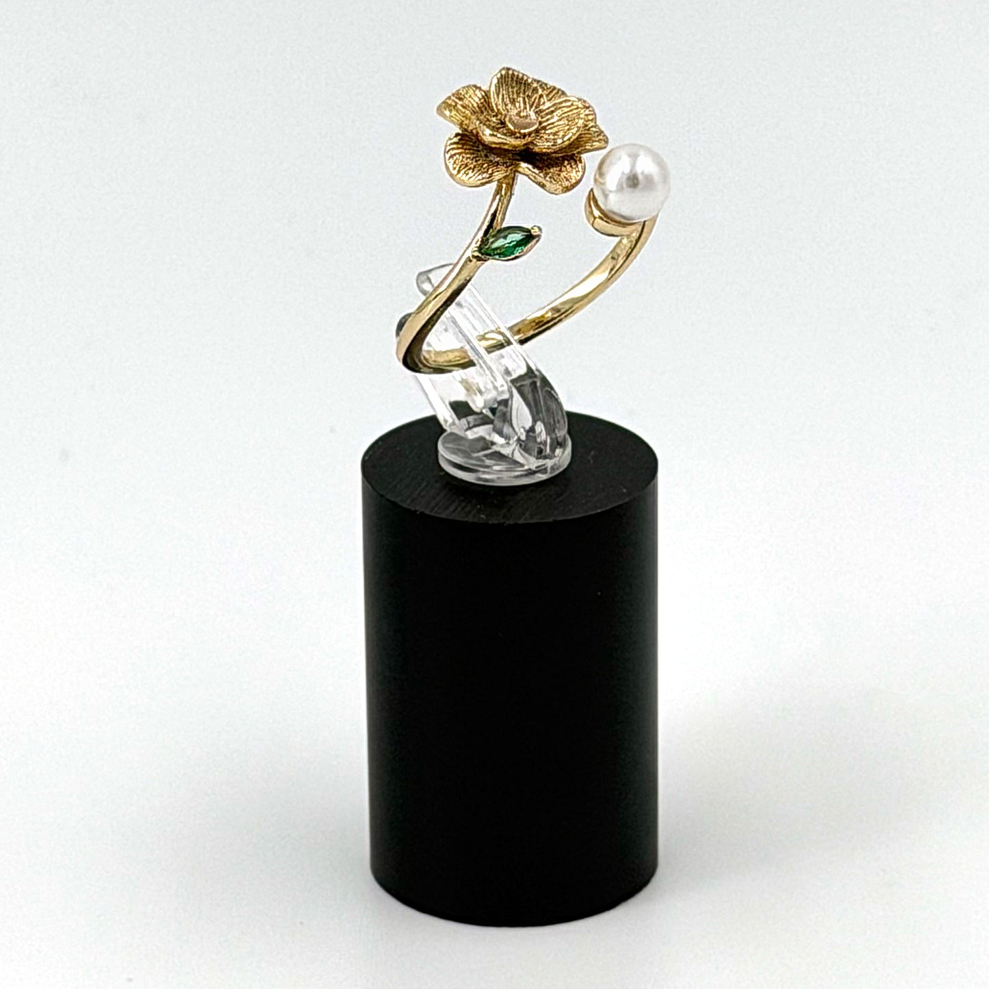 Anillo de flor con perla para dama oro laminado