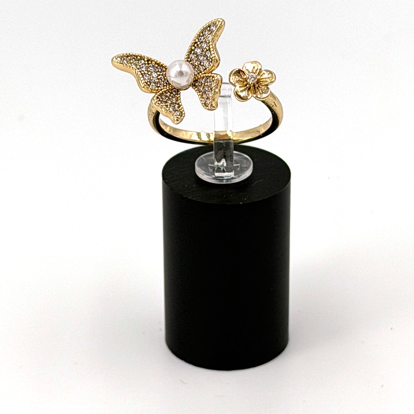 Anillo con mariposa y perla para dama oro laminado