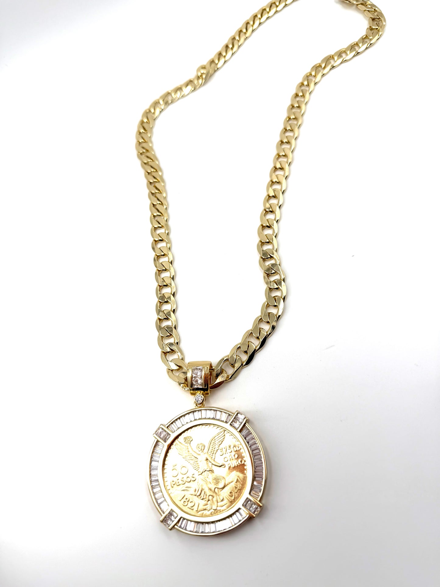 Cadena con dije de centenario oro laminado