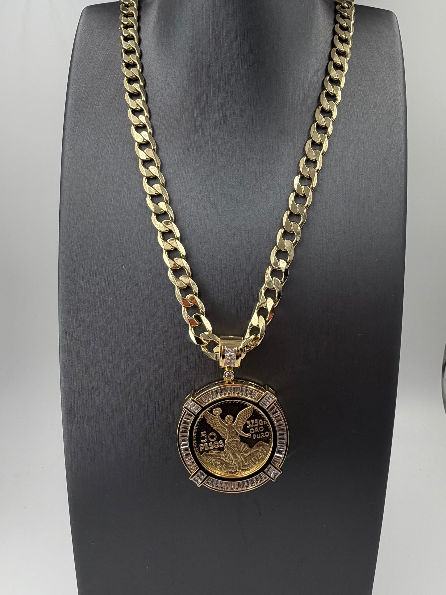 Cadena con dije de centenario oro laminado